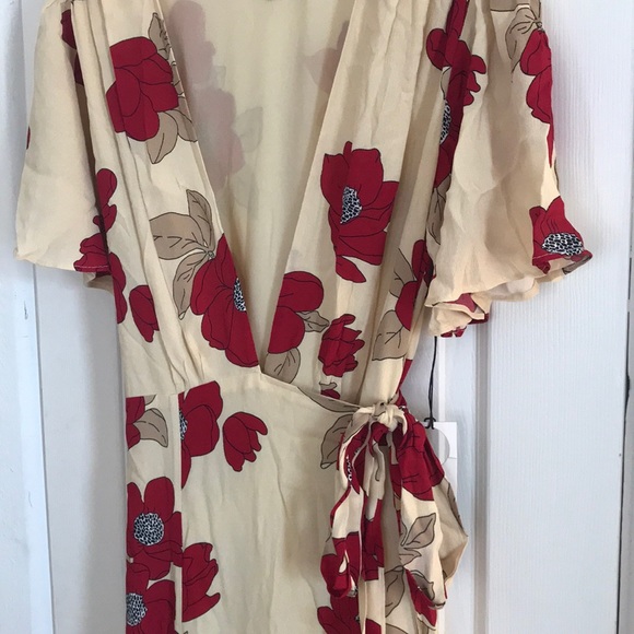 Privacy Please Floral Wrap Dress - Picture 4 of 9